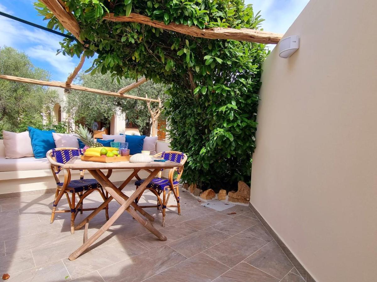 Апартаменты Stazzo San Teodoro Il Ginepro Piscina Condivisa Экстерьер фото